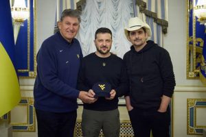 Manchin, country music star show support in Ukraine